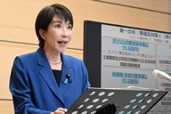閣議決定した経済対策について、報道陣の取材に応じる高市早苗首相＝首相官邸で2025年11月21日午後1時39分、平田明浩撮影
