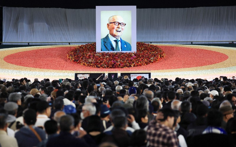 ミスタープロ野球・長嶋さんお別れの会 3万3333本の花に囲まれ | 毎日新聞