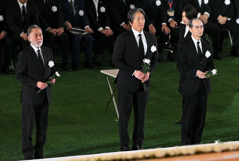 ミスタープロ野球・長嶋さんお別れの会 3万3333本の花に囲まれ | 毎日新聞
