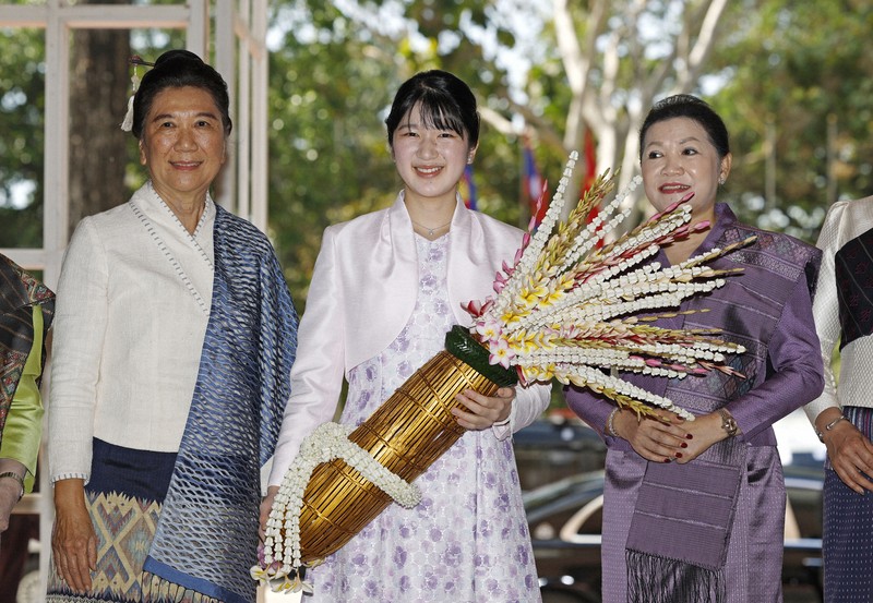 愛子さま ラオ・シルク・レジデンスをご訪問 [写真特集7/12] | 毎日新聞