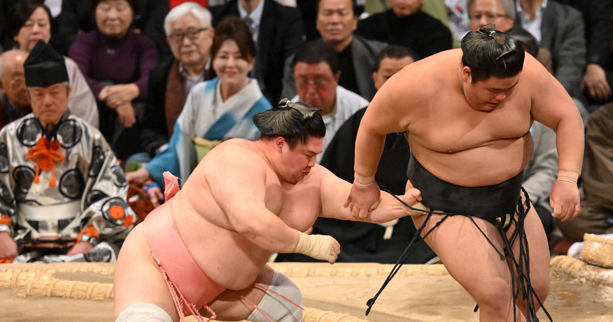 大相撲九州場所13日目 大の里が安青錦を降し、両横綱が2敗で並ぶ [写真