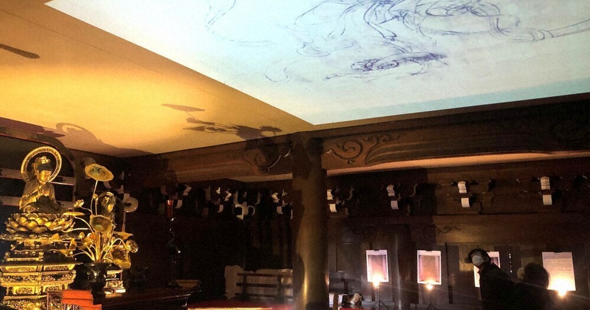 幻の天井画、初の再現 東本願寺 御影堂門楼上に投影 栖鳳下絵「飛天