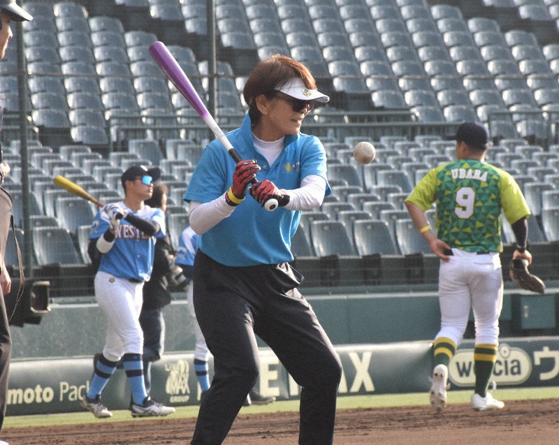 全日本大学準硬式野球：宇津木妙子さん、高速ノック健在 大学準硬式