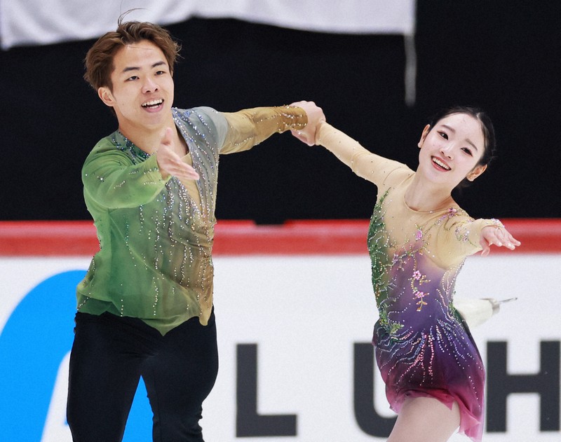 フィギュアGPフィンランド 「ゆなすみ」は4位で表彰台ならず | 毎日新聞