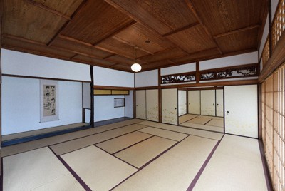 天井と畳の割り付けを合わせた「畳うつし」が特徴の客間