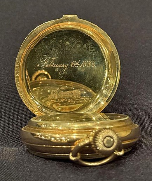 タイタニック号乗客の懐中時計、3億円超で落札 針は沈没時刻で停止