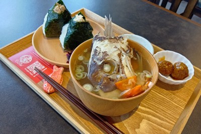 てぇじる・にぎぃめし定食＝千葉県館山市で、岩崎信道撮影