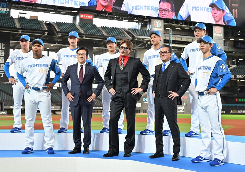 日本ハムファイターズ新人選手がファンの前で抱負 エスコンで「新入団