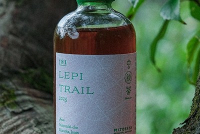 松崎町産の桜葉にこだわったリキュール「LEPI　TRAIL（レピトレイル）」＝丸岡毅さん提供