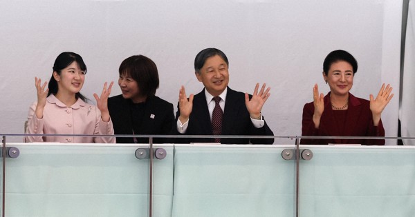 【コロナと戦う日本国民と皇室】新品　皇室写真集 皇室 | 毎日新聞