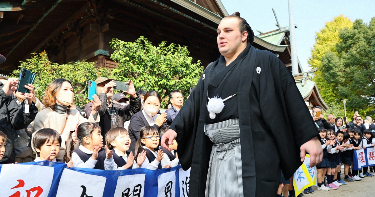 「祝大関昇進」地元園児ら100人祝福　安青錦、両手挙げ応え　福岡