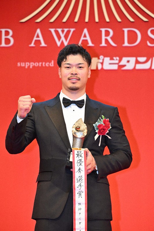 プロ野球：プロ野球年間表彰 MVP セ、阪神・佐藤輝 努力結実、40発102