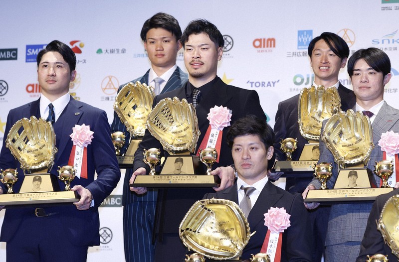 阪神の佐藤輝「本当にうれしい」 プロ野球・ゴールデングラブ賞に