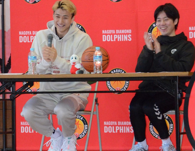 負けず嫌いになって」 B1名古屋の加藤嵩都選手が小学校で講演 | 毎日新聞