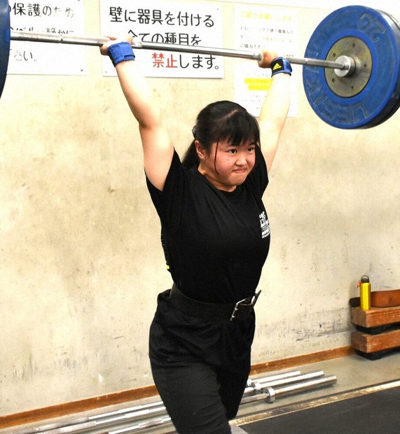 わたしの世界：ウエートリフティング 兵庫県立尼崎北高校3年 山縣七々