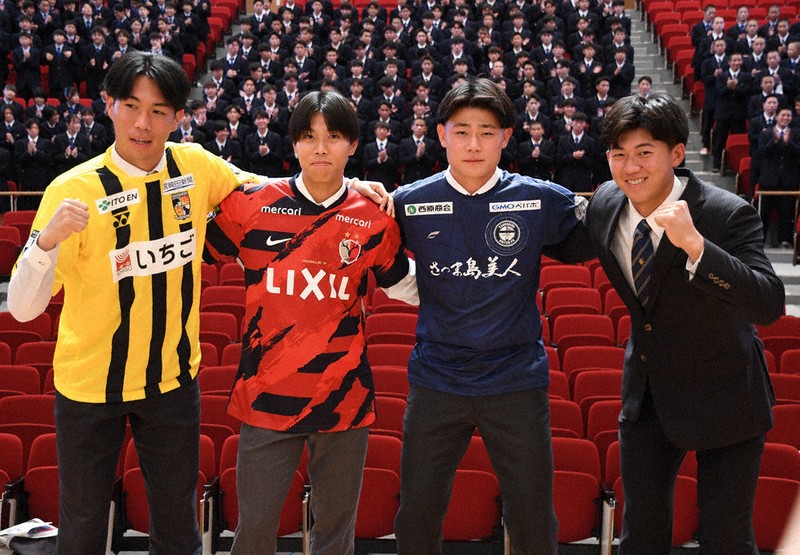 プロ野球・Jリーグ入り 高川学園出身、同学年の4選手 在校生ら前に活躍