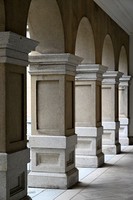 A row of columns with arches along a first-floor corridor is seen at the former main building of the Kyoto Prefectural Government in the city of Kyoto's Kamigyo Ward, Aug. 7, 2023. (Mainichi/Ai Kawahira)