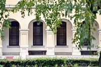 A row of columns with arches along a first-floor corridor facing the courtyard is seen at the former main building of the Kyoto Prefectural Government in the city of Kyoto's Kamigyo Ward, Aug. 14, 2023. (Mainichi/Ai Kawahira)
