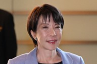 首相官邸に入る高市早苗首相＝2025年11月28日午前8時20分、平田明浩撮影