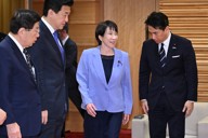 閣議に臨む高市早苗首相（右から2人目）。左から平口洋法務相、木原稔官房長官。右は小泉進次郎防衛相＝首相官邸で2025年11月28日午前8時22分、平田明浩撮影