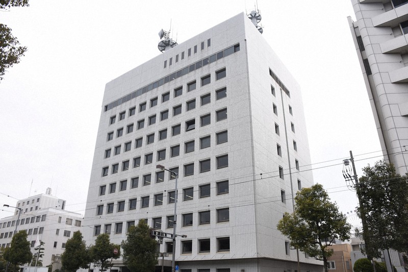 居酒屋の女性従業員にわいせつ行為か　容疑で松山市職員を逮捕