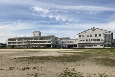 ドラマ舞台の学校備品、譲ります　跳び箱や図書など　茨城で譲渡会