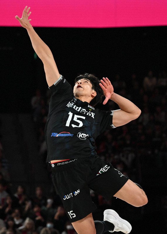 宮浦健人 選手 ロングスリーブTシャツ 自ら逆境を選ぶ男・宮浦健人 ウルド名古屋で新たな「壁」に挑む | 毎日新聞