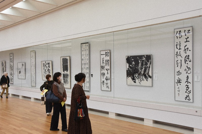 情熱感じる多彩な602作品 墨華書道展が開幕 高松市美術館 | 毎日新聞