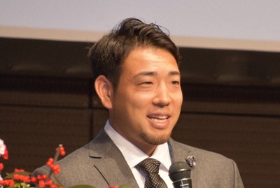 「岩手だからできる」と題して講演した菊池雄星投手＝盛岡市で2025年11月30日午後1時18分、山田英之撮影