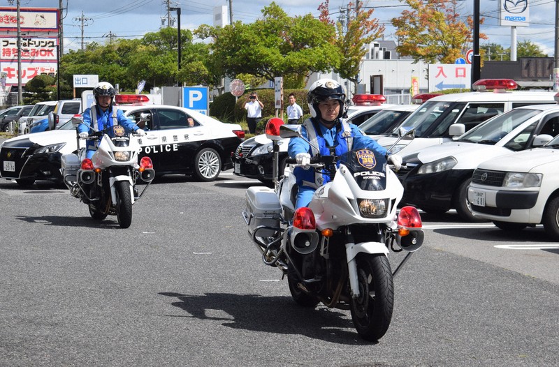 日英併読 生成AIで「ニセ警察官詐欺」 伝聞「～という」はどう訳す