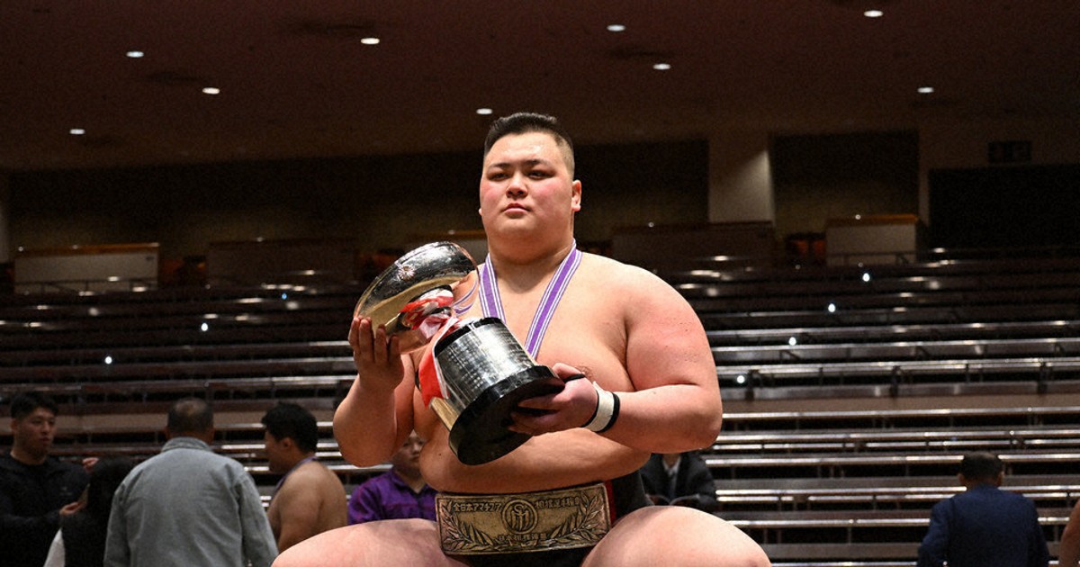 相撲：相撲 全日本選手権 日大・鮫島、アマ横綱 1年生で3人目 | 毎日新聞
