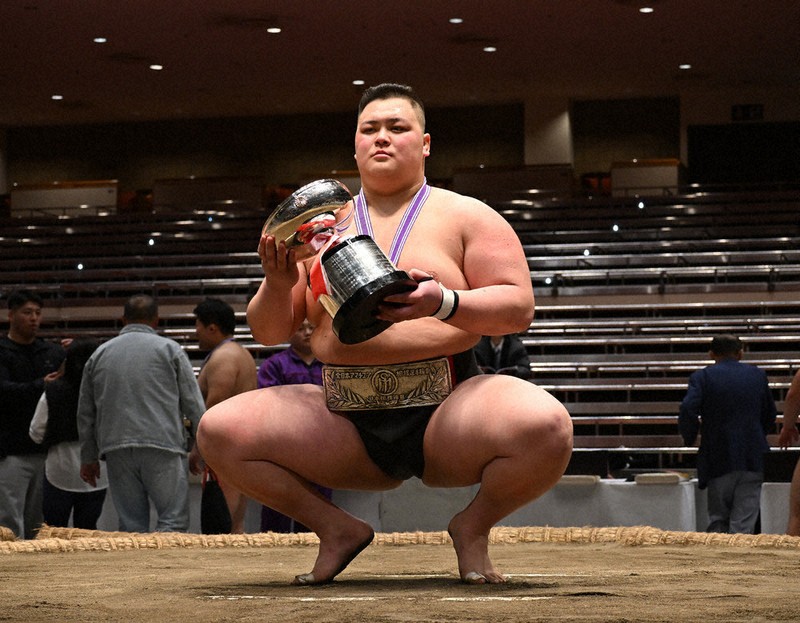 相撲：相撲 全日本選手権 日大・鮫島、アマ横綱 1年生で3人目 | 毎日新聞