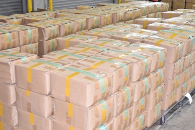 「緑豆」のコンテナに奇妙な影　密輸米が「国産」に姿を変えた仕組み