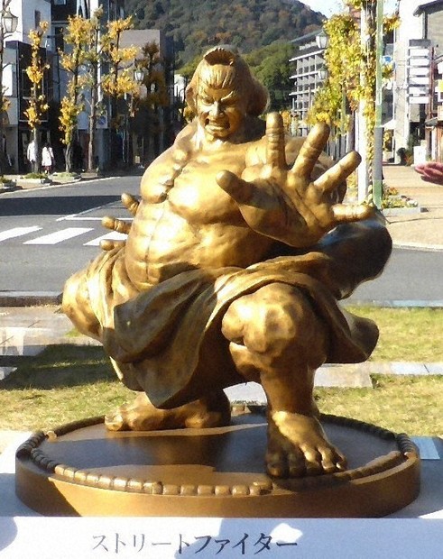 ストファイの街」、新キャラ銅像設置で4体そろい踏み 奈良・橿原 [写真