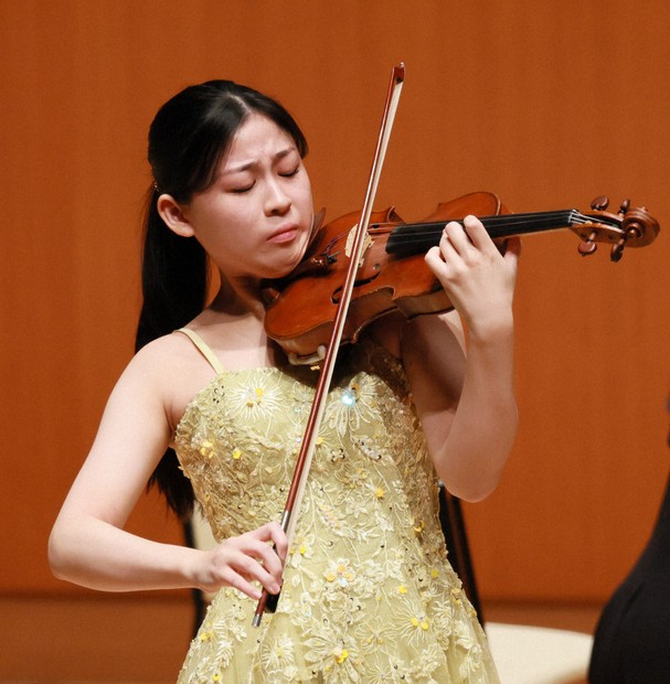 学生音コン・バイオリン高校の部 1位は川畑紗也さん | 毎日新聞
