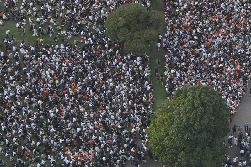 参院選の街頭演説に集まった人たち＝東京都港区で2025年7月19日、本社ヘリから
