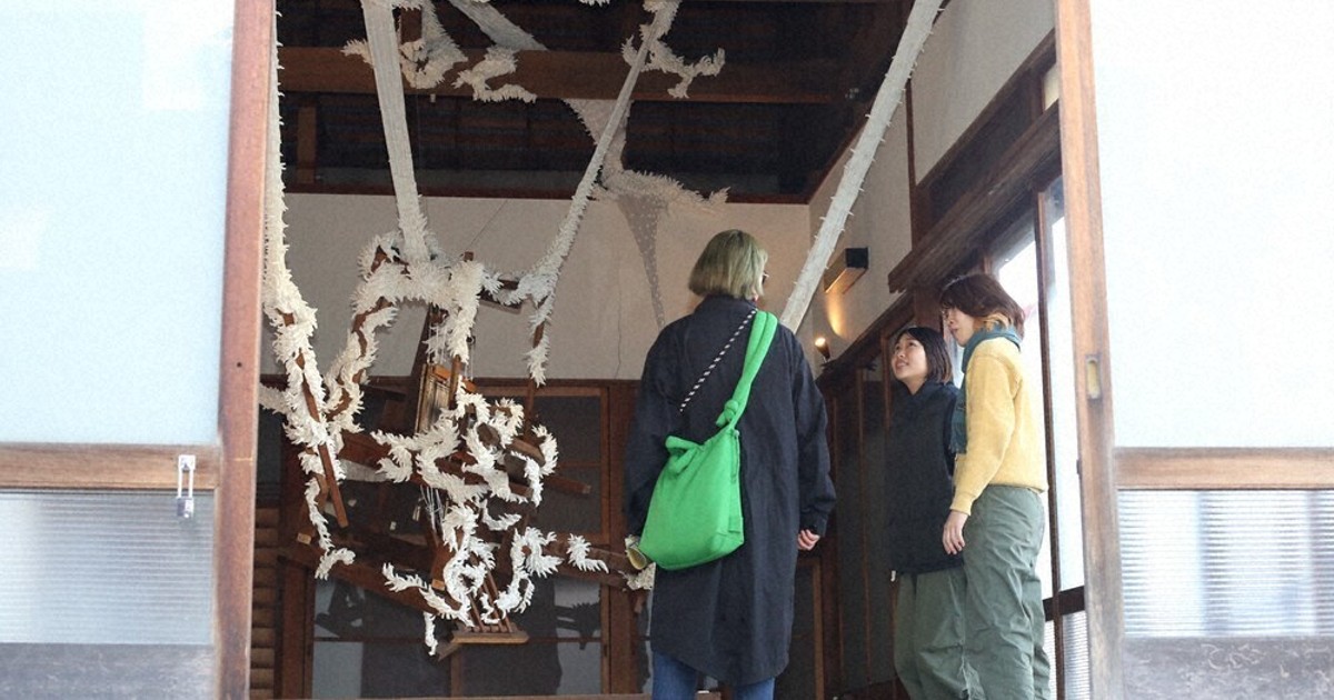 歴史も文化も織り込んで 「布」テーマの芸術祭 山梨・富士吉田 | 毎日新聞