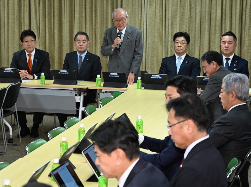 自民、定数削減法案要綱を党会合で提示 「乱暴」反発で結論持ち越し