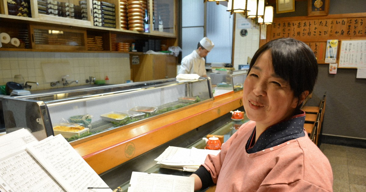 すし屋のおかみをしながら司法試験に合格した畠伸子さん＝愛知県美浜町で2025年11月21日午後3時27分、岡田英撮影