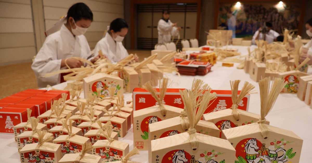 新年を気持ちよく迎えられるように」 巫女らが駒作り 静岡・三島