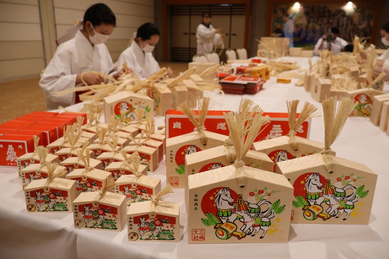 新年を気持ちよく迎えられるように」 巫女らが駒作り 静岡・三島