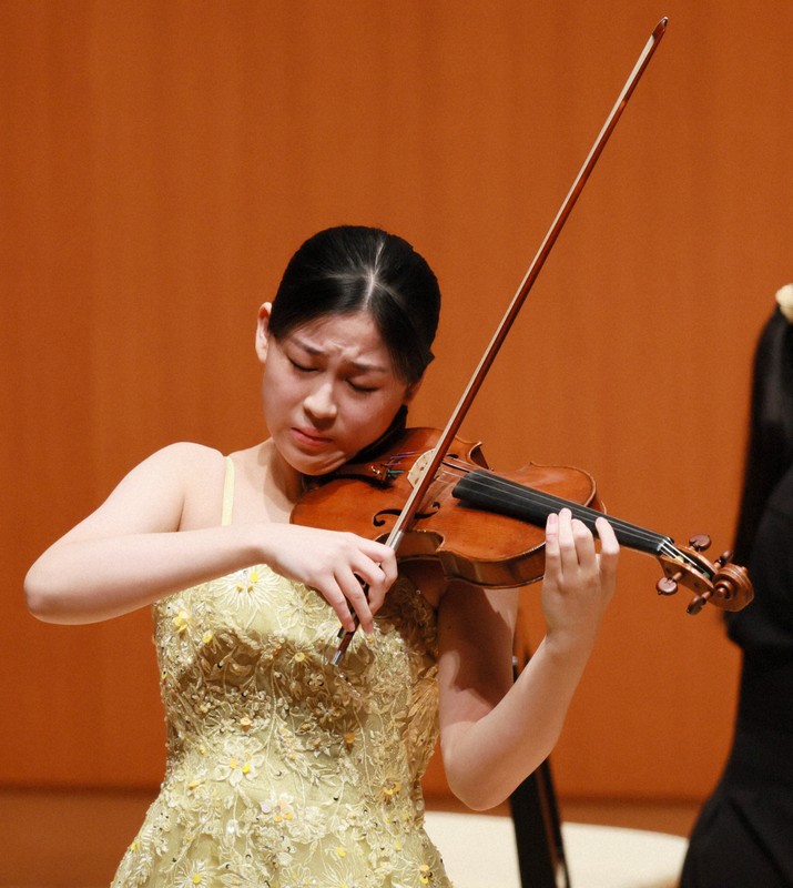 ジャズ ミュージシャン 高さ約91cm 横浜 KAZAMA＆CO バイオリニスト 学生音コン・バイオリン高校の部 1位川畑さん「まっすぐ向き合う