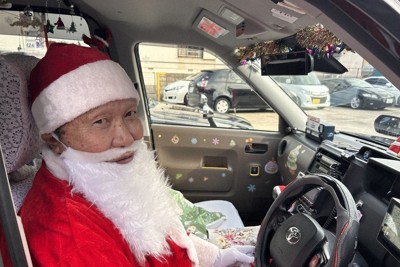 2025歳末点描：座席も車体もクリスマス仕様「この時期ならではの