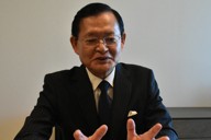 取材に応じる車谷氏＝東京都港区で2025年11月28日午後2時18分、高田奈実撮影