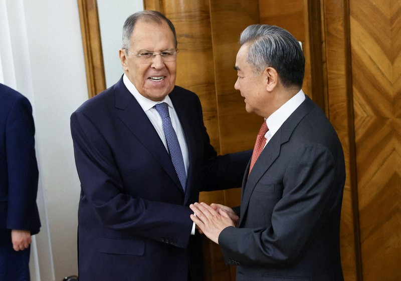 日本の極右勢力が平和を破壊」中国王毅外相、ロシア要人と会談 | 毎日新聞