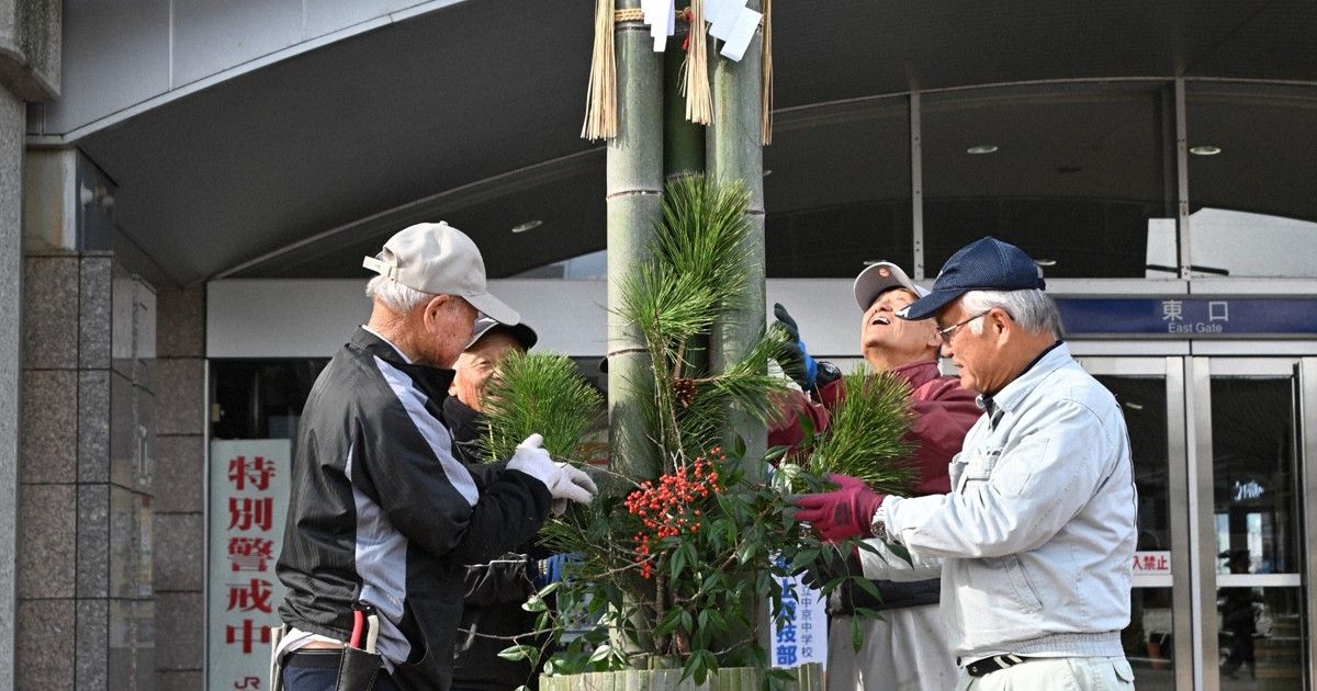 師走の風物詩、今年も　JR日豊線の5駅、駅前に大門松