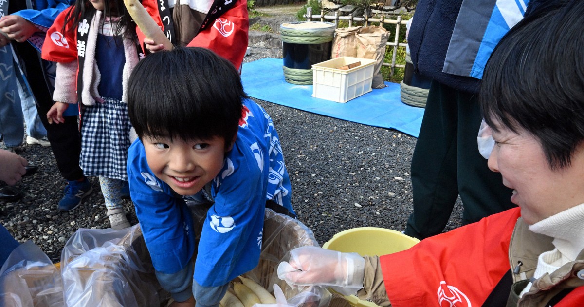 Easy Japanese news in translation: People make 'takuan' pickles at historical house