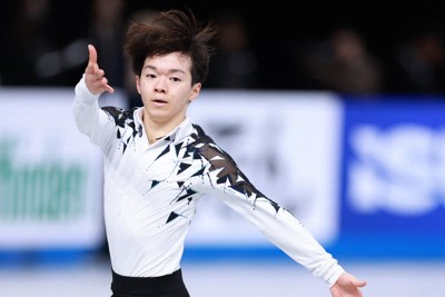 男子SPを前に練習に臨む鍵山優真＝IGアリーナで2025年12月4日、猪飼健史撮影