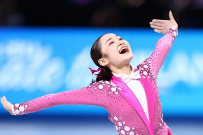 島田麻央、首位発進に納得の笑み ジュニアGPファイナル女子 | 毎日新聞