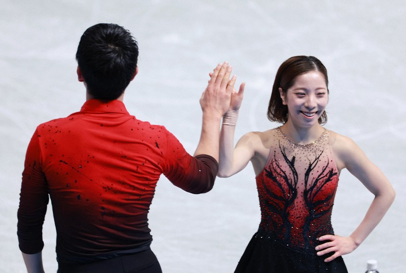 りくりゅう」自然体でSP首位 フィギュアGPファイナル ペア | 毎日新聞